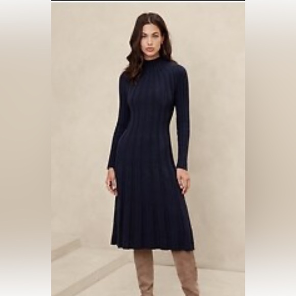 Banana Republic Dresses & Skirts - Banana Republic Dark Navy Ribbed Long-Sleeve Midi Dress